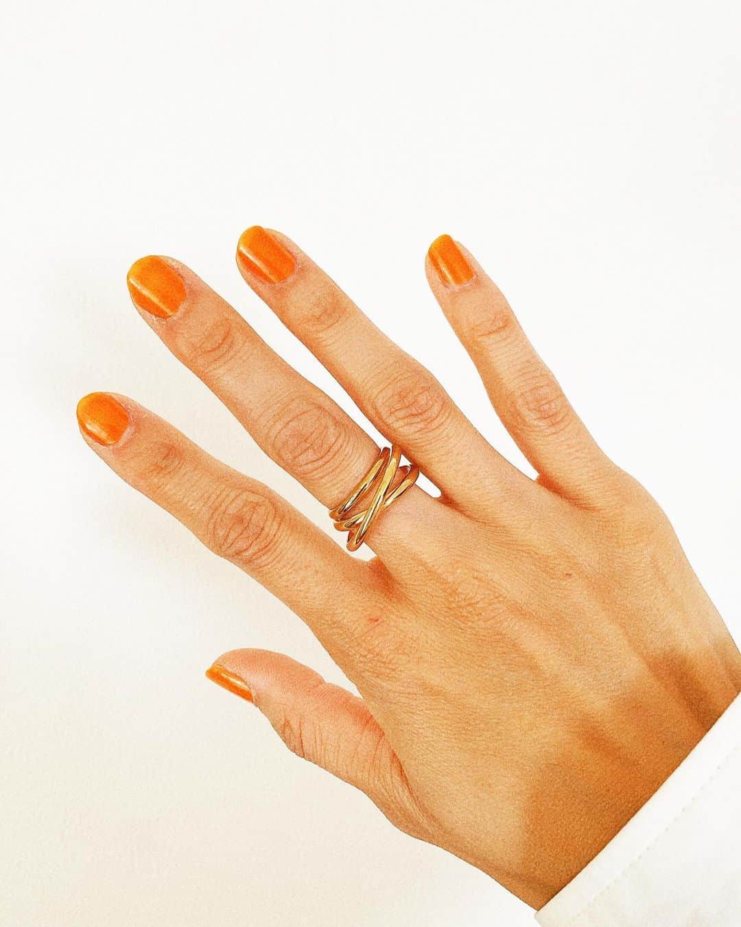 安田美沙子さんのインスタグラム写真 - (安田美沙子Instagram)「オレンジネイル💅🧡  新しい指輪🧡  生活感のある手。🤣  #nail @nailsinc #mama #orange #spring」4月13日 12時09分 - yasuda_misako