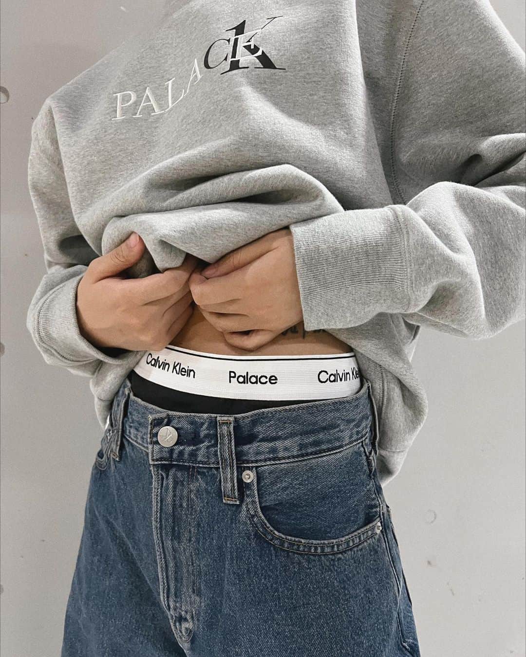 大屋夏南のインスタグラム：「@calvinklein x @palaceskateboards 🖤  #mycalvins #pr」