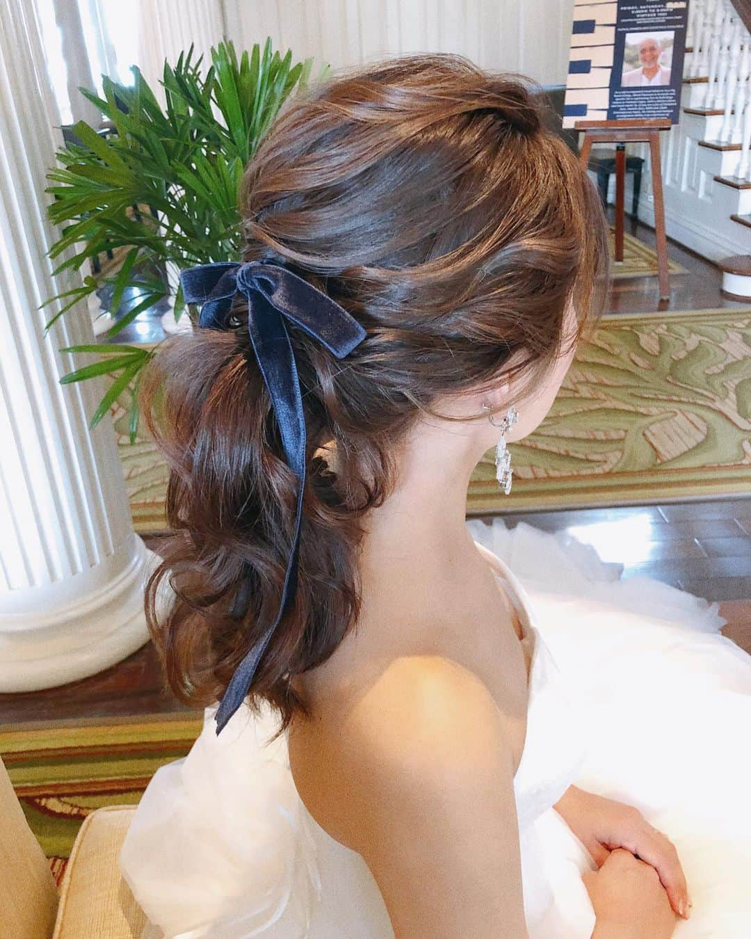 Yukari Ogayaさんのインスタグラム写真 - (Yukari OgayaInstagram)「Happy day…🌸 . . . #2022 #bridehairstyle  #destinationwedding  #hawaiiwedding #wedding  #weddinginspiration  #hairarrangement  #updo  #花嫁 #花嫁ヘアスタイル  #結婚式準備 #ハワイヘアメイク #ヘアメイク持ち込み #挙式ヘア #結婚式ヘアメイク #ロケーション撮影 #ヘアチェンジ #ブライダルヘアメイク #ハワイ挙式 #海外挙式準備」4月13日 13時01分 - yukariogaya