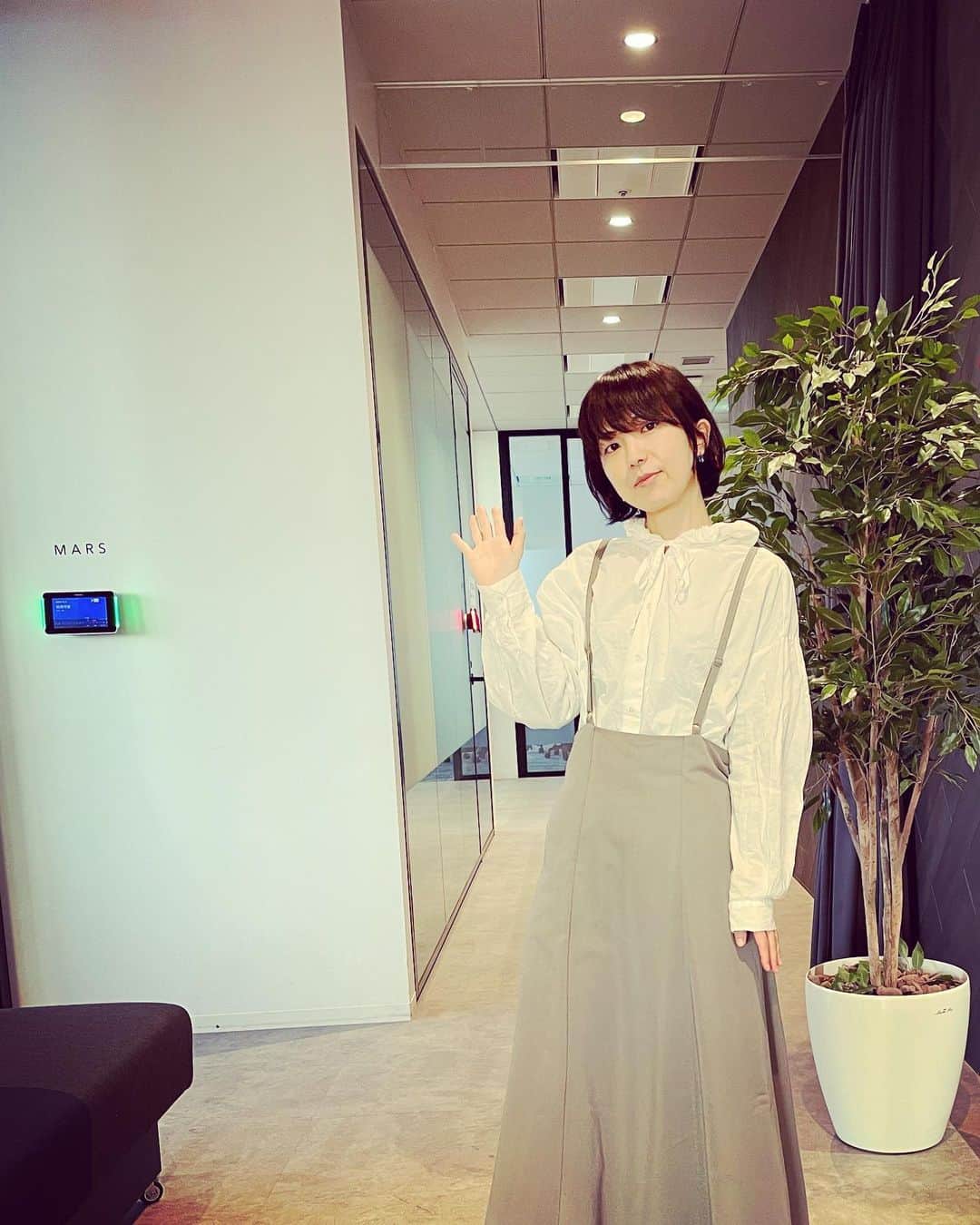 熊木杏里のインスタグラム：「春爛漫🪴🌳🌸  『熊木杏里 20th Anniversary Live  "今日からの歌"』 5/22(日) 東京国際フォーラムホールC  プレイガイド先行受付中です！  ⬇️ローソンチケット l-tike.com/kumakianri/ ⬇️チケットぴあ w.pia.jp/t/kumakianri-t/ ⬇️イープラス eplus.jp/kumaki-anri/  東京ですが 来れる方はぜひ。 難しいかもという方は ご自宅にて生配信を楽しんでくださいね。  早くリハーサルしたいなぁと 思いながら自宅で発声&running  力作、グッズ達も登場しますので お楽しみに。はいっ」