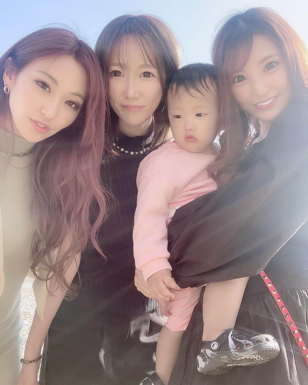 のインスタグラム：「. . . ダンス歌でユニット組んでた メンバーがいつの間にか 麻雀めんばーに🀄笑笑 毎月三日間徹マン🫡  #麻雀 #麻雀女子  #特技は国士無双」