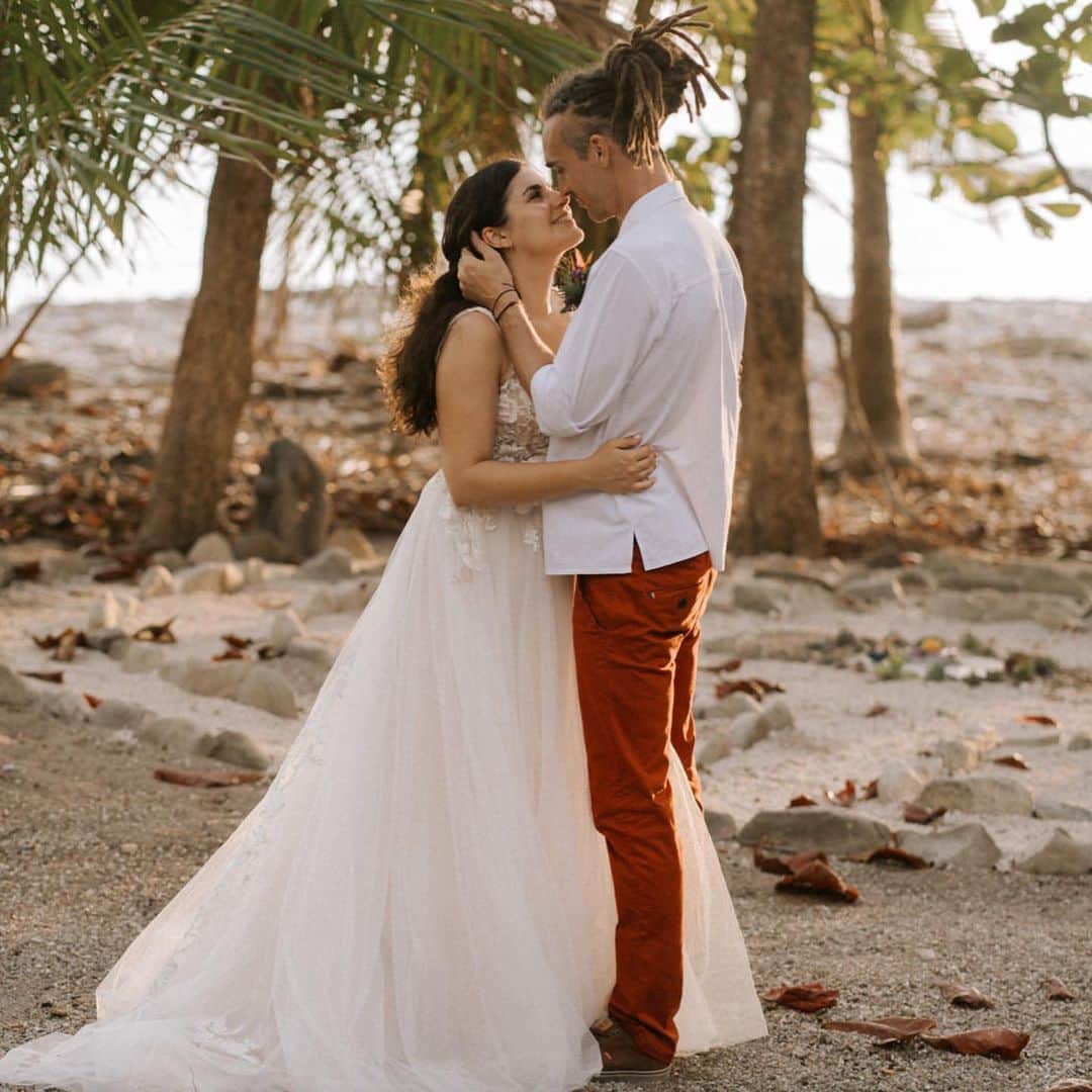 ルイス・コールのインスタグラム：「I married my best friend ❤️ Where the jungle meets the beach, we gathered everyone we love for a week of deep connection, play, and love. As expected, it was the best week of our lives (so far), but what has blown us away is how many of our friends and family are saying it was the best week of their lives too 😭 We designed our wedding to be life changing for everyone, not just us. We wanted to create an example of what life could look like when shared in community. ✨ Stay tuned over the next month or two as we share what made it so special and show you that a wedding can look like anything you want it to.  - 📷 - @rawshoots  📍- @zunya」