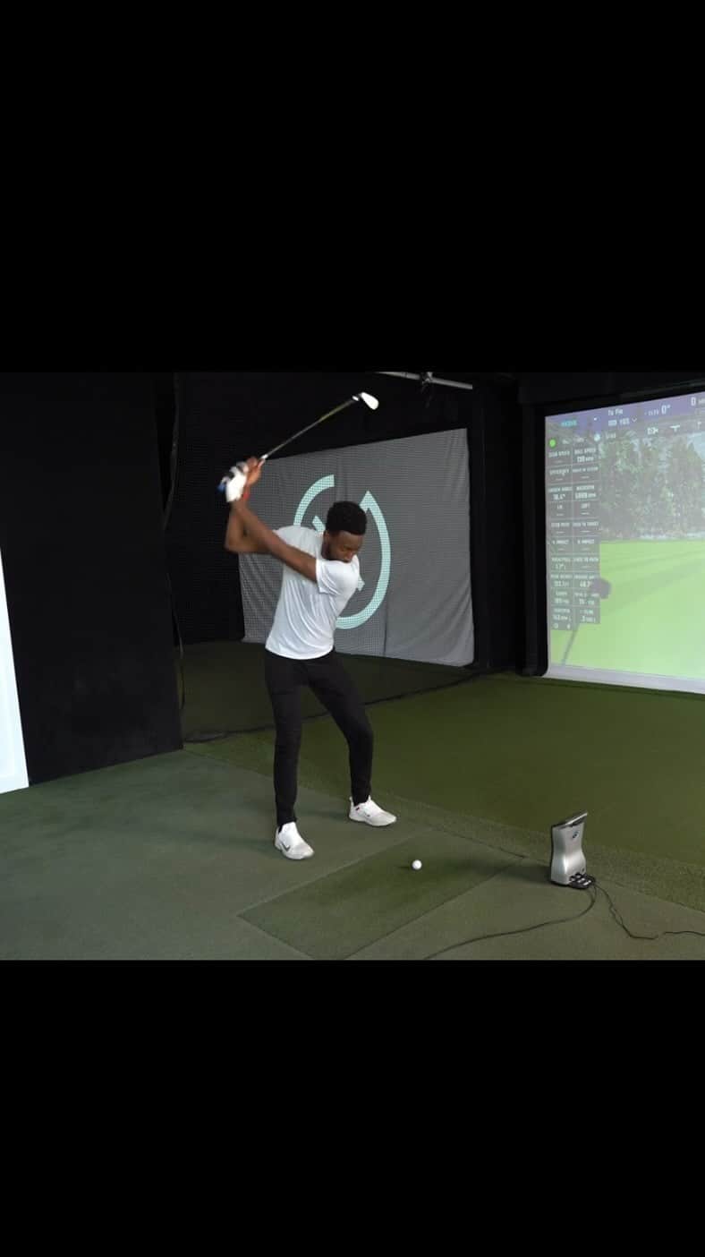 マーケス・ブラウンリーのインスタグラム：「We recently welcomed YouTube entrepreneur Marques Brownlee to the TXG Fitting Studio to experience his first ever club fitting with Ian Fraser.」