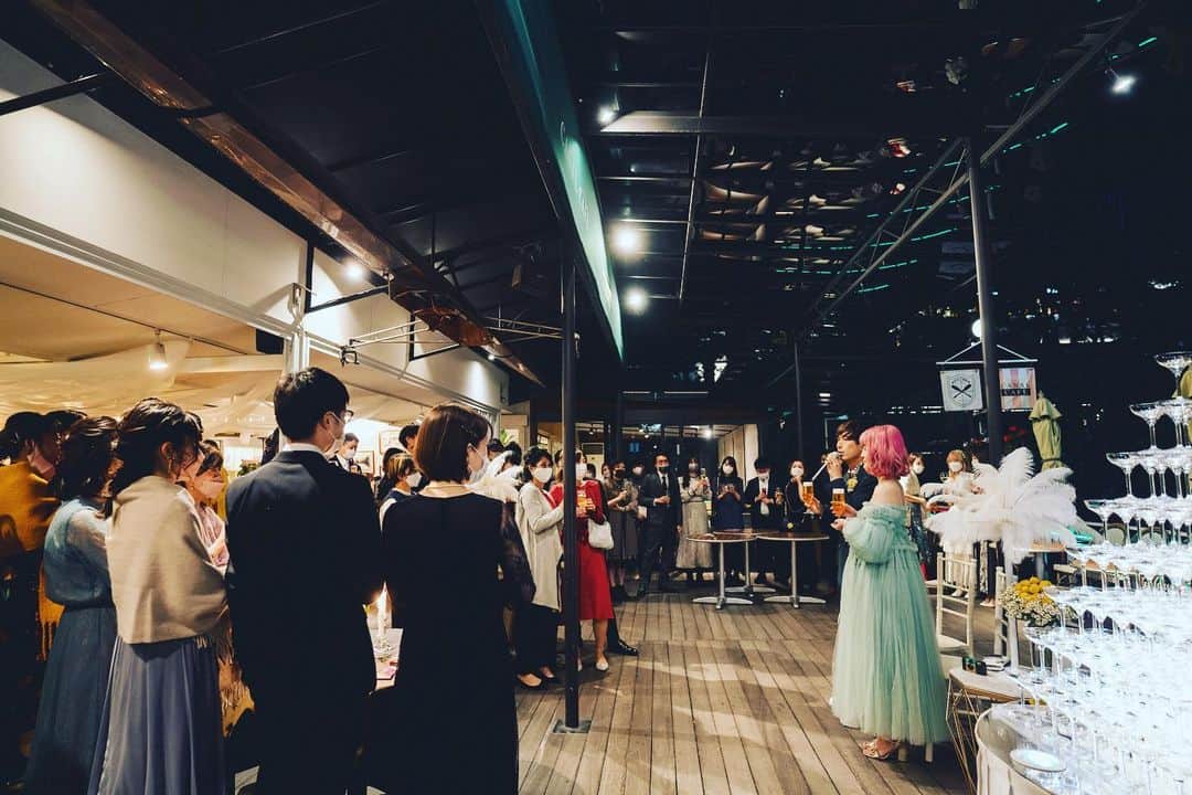ウェディングプロデュース ラリアンスのインスタグラム：「CANAL CAFE Wedding ꕤ*.ﾟ  1.5次会におススメ♡ 都会の真ん中とは思えない リゾート感溢れるイタリアンレストラン𓌉𓇋‎‎* 半テラスの開放的な雰囲気の中 ご友人とのお洒落なパーティーはいかがですか？✨  ▷Youtubeも更新中です！  プロフィール欄URLよりチェックしてみてね！   #神社結婚式#神社結婚式jp#ハートツリーウェディング#和婚をもっと盛り上げたい#プレ花嫁さんと繋がりたい#ハートツリー花嫁#おしゃれ花嫁#プレ花嫁#結婚式場探し#結婚式準備#2022春婚#2022夏婚#式場見学#神楽坂結婚式#少人数結婚式#家族婚 #花嫁衣装#フォト婚#スナップ撮影#プレ花嫁#結婚式本番#神社式#カナルカフェ#canalcafe #カジュアルウェディング」