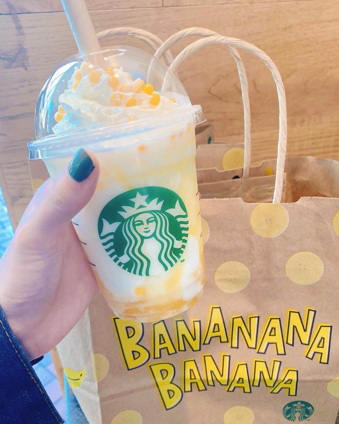 松井珠理奈のインスタグラム：「New flavor🍌🤤  #今日から  #バナナ  #新発売  #スタバ  #フラペチーノ  #starbucks  #banana  #flavor  #taste  #love  #happy #photooftheday」