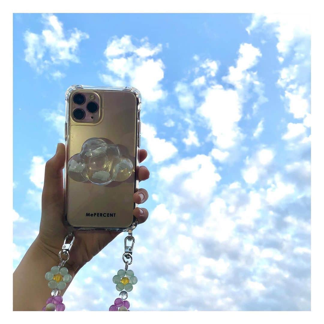 近藤結良さんのインスタグラム写真 - (近藤結良Instagram)「°ʚ☁️ɞ° Newスマホケース✌🏻 大きめの雲のスマホグリップがポイント!! * * #ニコラ #nicola #ニコモ #ニコラ5月号発売中 #近藤結良 #ゆらふぉとぐらむ #ゆらからみえるセカイ #スマホグリップ」4月13日 18時32分 - yura_kondo.official