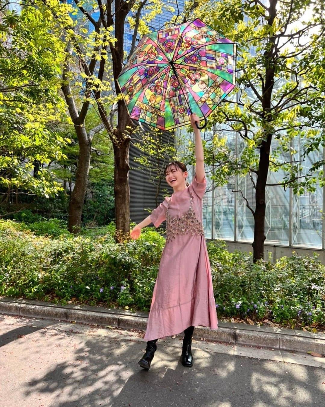 山田杏奈のインスタグラム：「先日の取材のときの衣装です、すっかり春〜 明日はいよいよ未来への10カウント第一話です！たのしみ🥊」