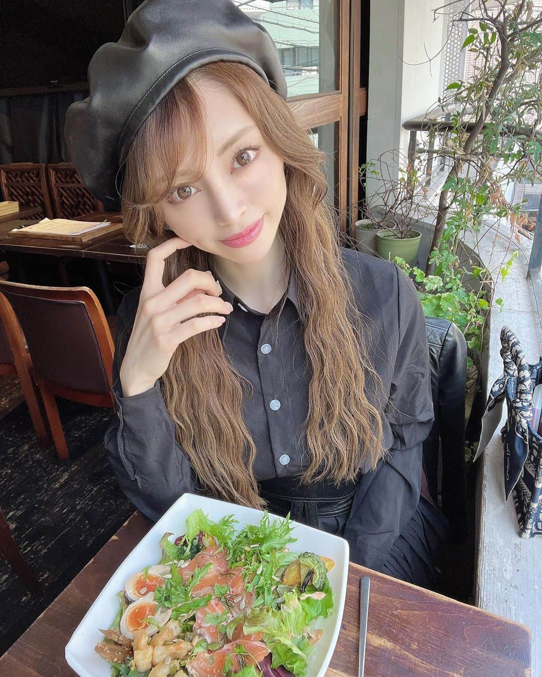 大迫麗香さんのインスタグラム写真 - (大迫麗香Instagram)「空き時間にサクッとランチ✨ サラダに柚子米、トッピングにサーモンとエビのフリットにしました✨  色んなトッピングやドレッシングがあるから飽きずに楽しめそう☺️  ジム @gym_esuji から近いからトレーニング終わりにもピッタリ✨  トレーニーやダイエッターにおすすめだょ😋✨  #サンクスネイチャー #thanksnature #deliciousbuthealthy   #代官山カフェ #代官山グルメ #恵比寿カフェ #恵比寿グルメ #恵比寿オーガニック #代官山オーガニック」4月13日 19時20分 - reigram0211