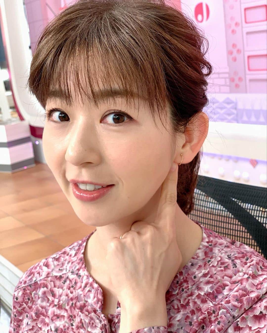 松尾由美子さんのインスタグラム写真 松尾由美子instagram 今日もご覧いただき ありがとうございました 明日は厚手のニットにコートが必要な気温 お気をつけてー ワンピース Elura Elura Official イヤリング Bloom Bloom Official Jp 花柄のワンピースで
