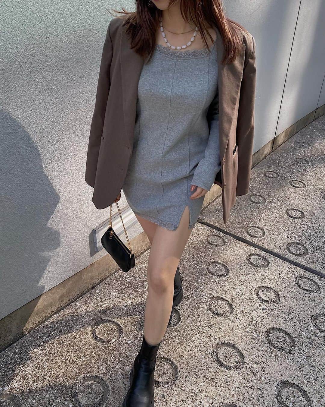 室原彩夏のインスタグラム：「ㅤㅤㅤㅤㅤㅤㅤㅤㅤㅤㅤㅤㅤ point laceが可愛いミニワンピ🧏🏻‍♀️🤍 グレーが私のお気に入りだけど カーキも黒も可愛い。 ㅤㅤㅤㅤㅤㅤㅤㅤㅤㅤㅤㅤㅤ レースで甘くなりすぎないように シルエットはタイトに。 ㅤㅤㅤㅤㅤㅤㅤㅤㅤㅤㅤㅤㅤ 今の季節はジャケットスタイルがオススメ🥵💖 ㅤㅤㅤㅤㅤㅤㅤㅤㅤㅤㅤㅤㅤ ☑︎point lace cut op ¥7,000+tax (4/15 発売) ㅤㅤㅤㅤㅤㅤㅤㅤㅤㅤㅤㅤㅤ #LAGUAGEM」