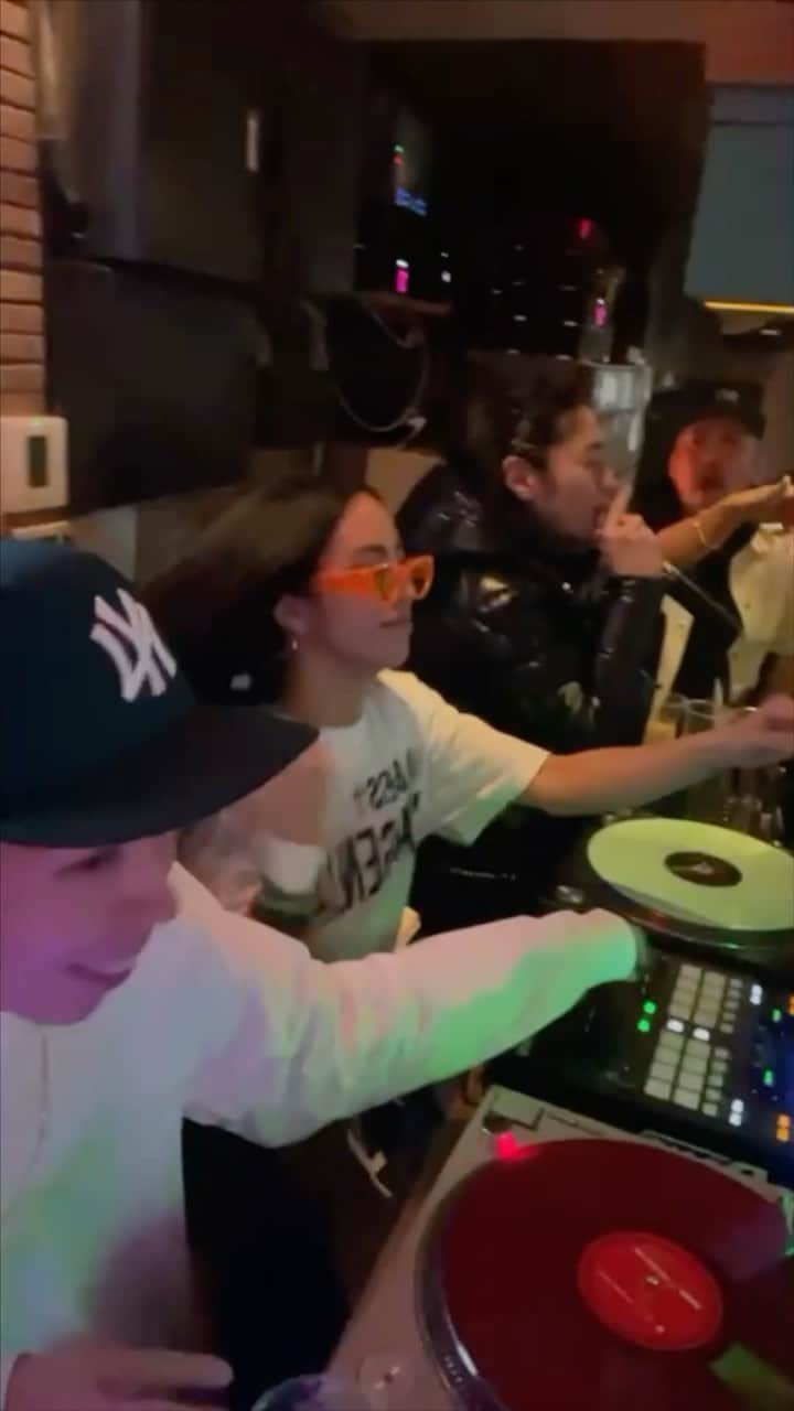 大門弥生のインスタグラム：「My First Host Dancehall Party "Passa Passa 246💛💚" was soooo amazing.  Welcome to my sencond hood in Tokyo, Sangengyaya💋💋💋 This dope music town needed more vibe, and it goes sooooo hard!   I was enjoying as a selector!  So thank you for coming and big support! See you next!  ダイモンがホストを務める ダンスホールイベント "Passa Passa246" 第一回目の開催、来てくれた皆様、関わってくれた皆様 本当にありがとうございました！  第二の故郷、東京三軒茶屋に来てくれてありがとう！  マジで会場熱すぎて、熱気ムンムン レゲエ、ダンスホール、アフロ、ラテン、 好きな音だけで永遠踊れるDJパーティー。  この日は私も、サウンド(DJ)をしたよ。  一回目最高すぎたので また絶対次回も開催しようということになりましたので 情報解禁楽しみに。  Special Guest Sound @asianstartokyo  @bksound  @akinodeltaforce  @dj_norio   Hot Gyals @brownfish_eri  @yuka_saito___   Place @niwars_sgj   Food @gami_curry   Coordinate @blackflys_japan   Organizing  @daruma_pitbull_kuraseko   Thank you for 三軒茶屋の皆様  #PassaPassa246 #Tokyo #ハッカーに投稿消されてしまった為再投稿  #ArchivePosts」
