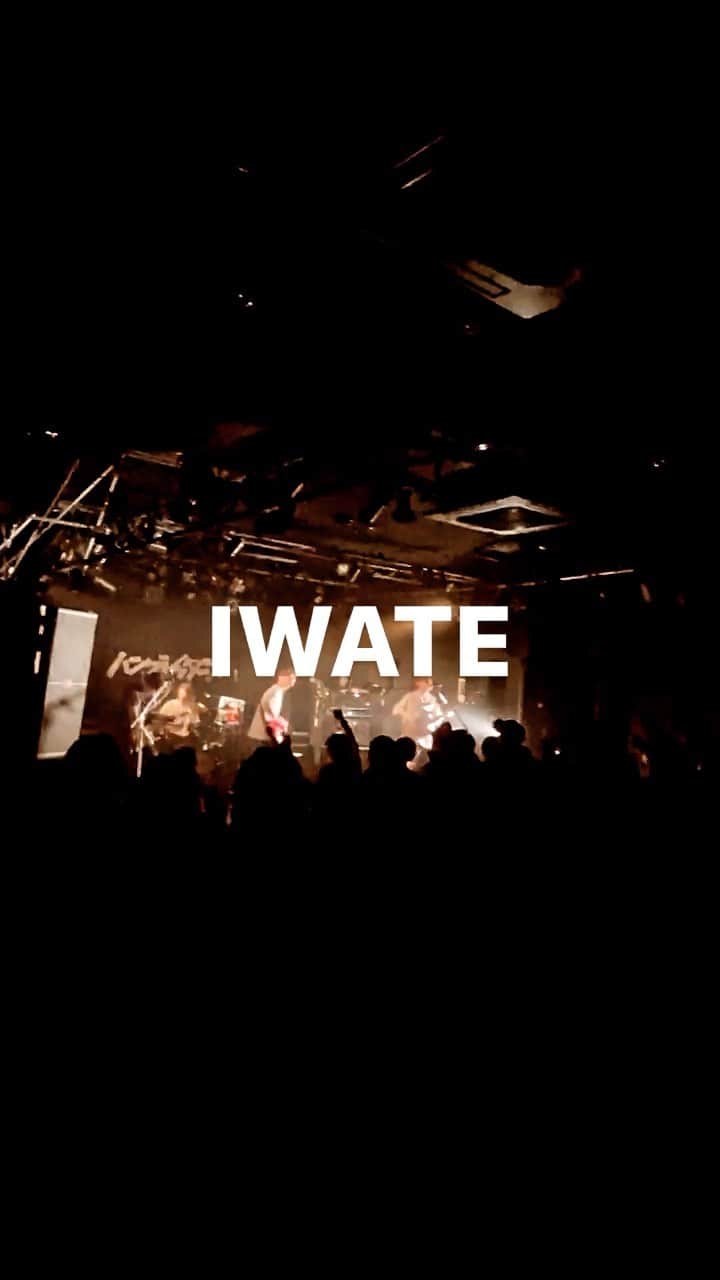 のインスタグラム：「2022.04.07 盛岡CLUB CHANGE WAVE  ハンブレッダーズ ワンマンツアー2022 追加公演 "ギター！ギター！ギター！ギター！ギター！ギター！"  #ハンブレッダーズ #ハンブレ #ライブツアー #ライブハウス #ライブ映像 #humbreaders #live #livehouse #live #movie」