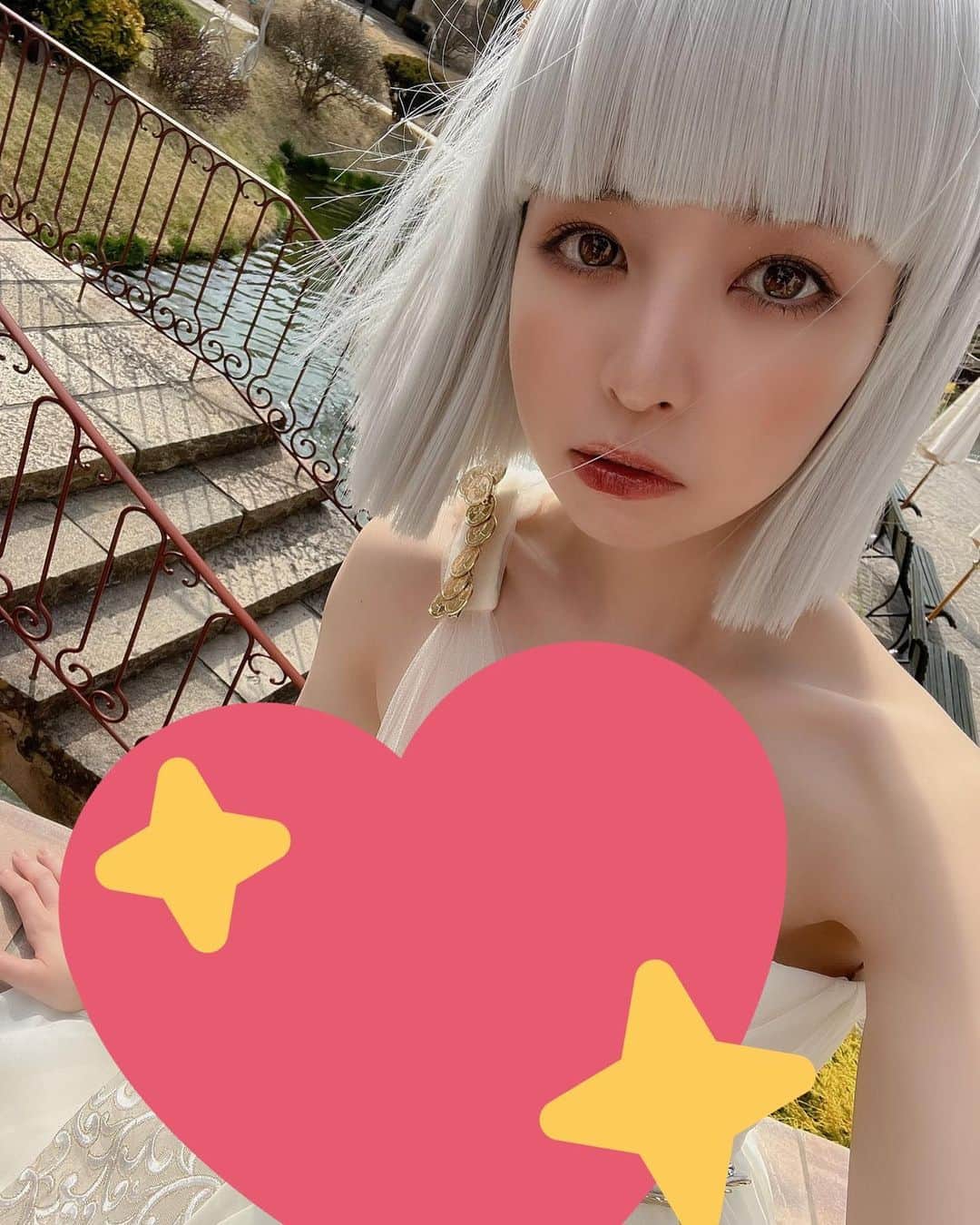 のインスタグラム：「今日はLUNAMARIA第7弾の撮影でした💜 今回も夢いっぱいのウエディングドレス満載だよ🥳 詳細をお楽しみに💜💜💜  💄 @fusaetachibanaworks   #lunamaria  #weddingdress」