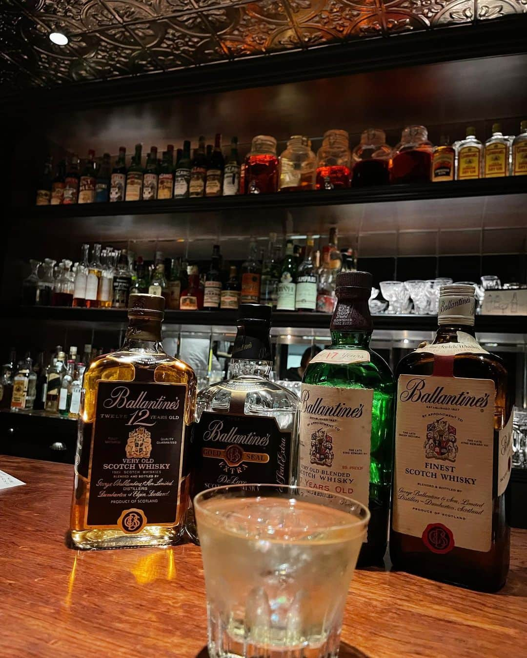 橘咲良さんのインスタグラム写真 - (橘咲良Instagram)「オールドボトルがいっぱいのお店🥃  #日比谷 #日比谷okuroji #bar  #オールドボトル #ウィスキー」4月13日 20時14分 - tachibanasakuradazo