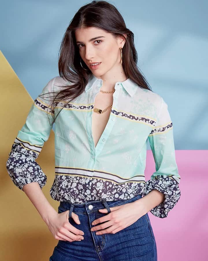 のインスタグラム：「Express yourself in our English Garden Print Shirt! 🫖🪴⛲️☀️   Our NEW print fit for a fresh spring day!    Exclusively available to shop at elietahari.com & Elie Tahari Collection Stores.  ________  #fashionstyle #wednesday #wednesdayootd #ootd  #spring」