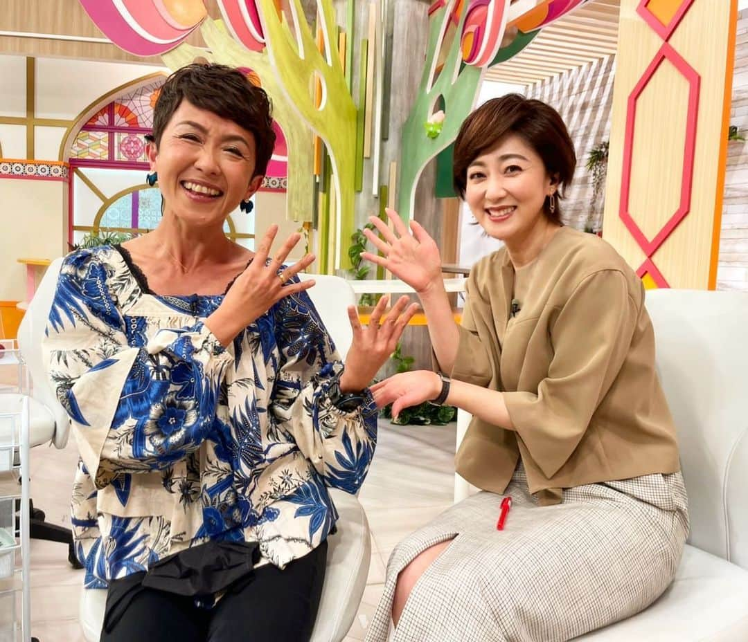 池尻和佳子さんのインスタグラム写真 - (池尻和佳子Instagram)「今日の「タダイマ！」コメンテーターは福岡女子大学准教授の和栗百恵さんでした！  愛のあるコメント、ありがとうございました。 またRKB肉の会🍖開きましょう！  #和栗百恵 さん#コメンテーター#rkb#タダイマ #水曜日#タダイマ#ぎっくり腰#早く#治りますように #4年ぶり#肉の会#近日中#開催予定#今日も#赤ペン #ありがとうございました#4年ぶり#とは #感じませんでした#アナウンサー#池尻和佳子」4月13日 20時38分 - wakako_ikejiri_rkb