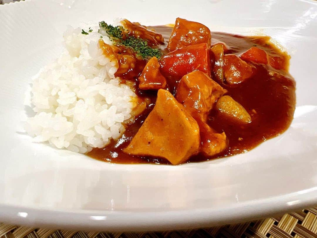 渡辺美奈代さんのインスタグラム写真 - (渡辺美奈代Instagram)「今夜は  チキンカレー🍛  #甘口 #トロピカル # ご馳走様」4月13日 20時43分 - watanabe_minayo