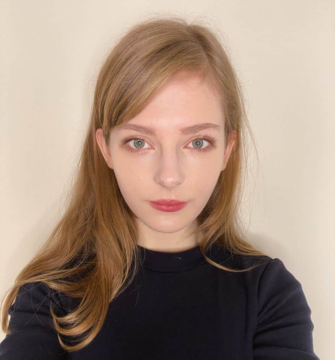 Ella Freyaのインスタグラム：「I don’t have any good pictures of me recently ! I wanna do a photoshoot 😁」