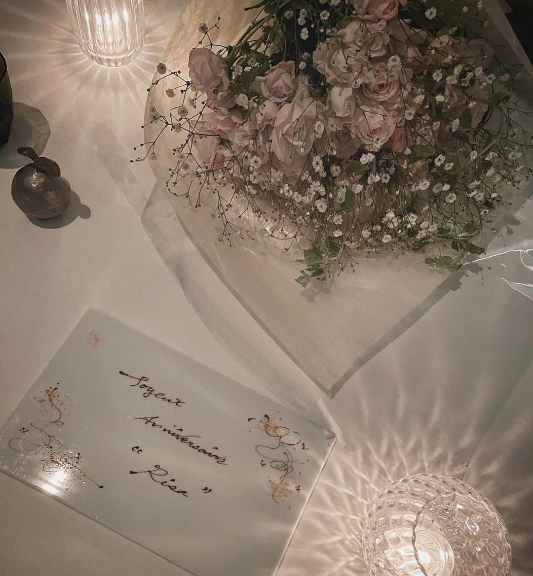 宮内理沙のインスタグラム：「🙇‍♀️🌹🤍🤍 . . #411」