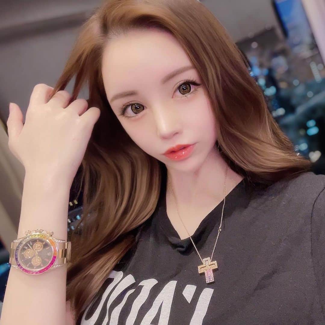 えりなのインスタグラム：「. きょも頑張る💪🌈 レインボーげっと❤️💙💛💚💜 . #rorexdaytona#damiani #116595rbow #롤렉스 #レインボー#ベルエポック #christiandior#ディオール #広島キャバクラ#流川#キャバ嬢」