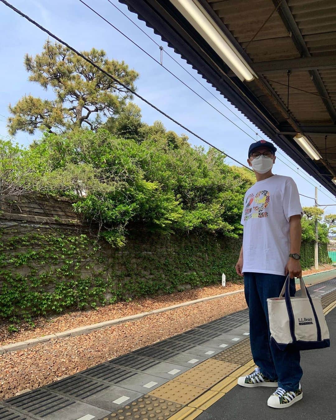 Boseのインスタグラム：「なんの変哲もない、いつも通りのスタイルに見えて、実は細かくフレッシュなアイテムを身につけていたりするんです。笑 #bapeadidas  #llbean #neighborhood  #supermario #seikoalba #bape29」