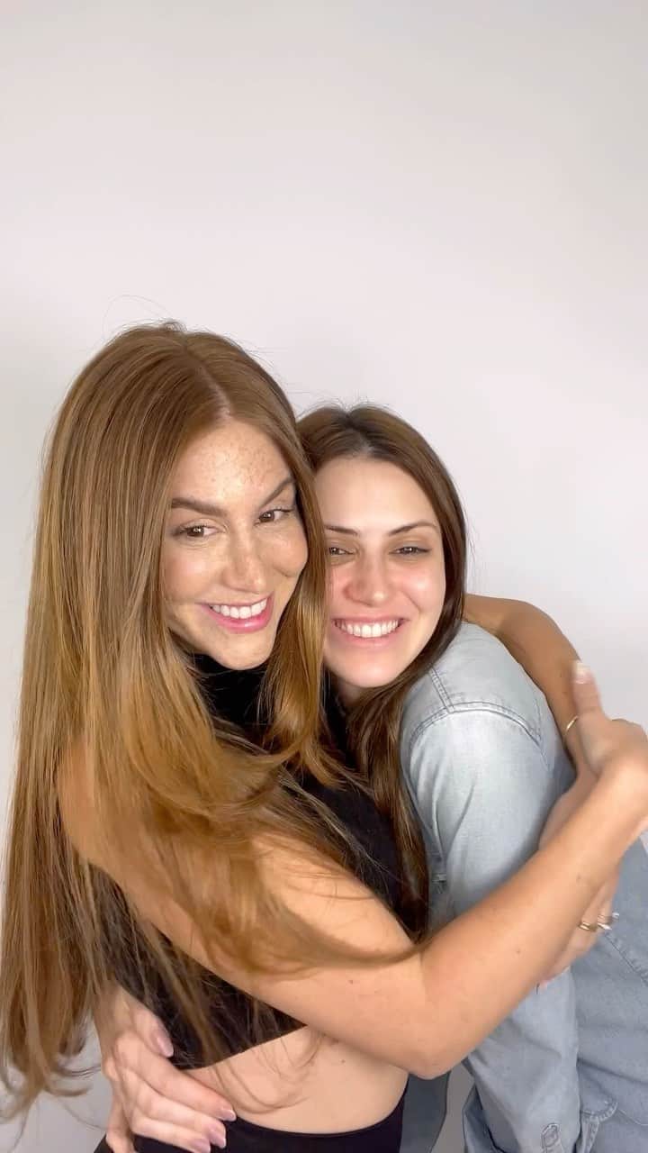 マリ・マリアのインスタグラム：「Minha irmã vai casar! @belammaria E se eu maquiasse ela como seria 💓 o que você achou?  Produtos usados  Base baunilha e nude velvet @marimariamakeup  Paleta Afrodite  Iluminador stela  Primer pore perfect  Sobrancelha pestinha brown Contorno @toofaced  Blush wow Batom Hanzel  Gloss sugar 💞😱」