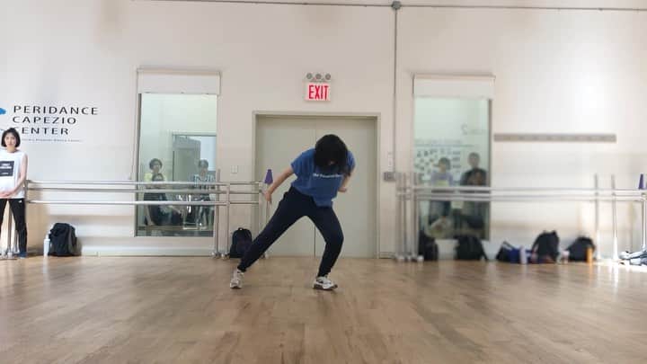 鞘師里保のインスタグラム：「I feel weird when I perform alone. NYの時のがまだまだありました☺️ これは凄く強い思い出があるレッスンの時。」