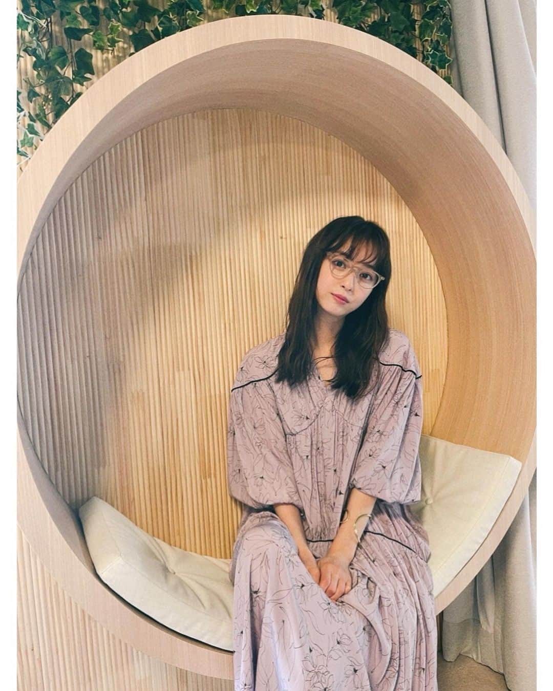 佐々木希さんのインスタグラム写真 佐々木希instagram 私服 サラッと気持ちのいいワンピースは パイピングをアクセントに 眼鏡は5月発売です このカラー好き One Piece Intimite Glasses Intimitebyeyevan 4月13日 22時53分 Nozomisasaki Official