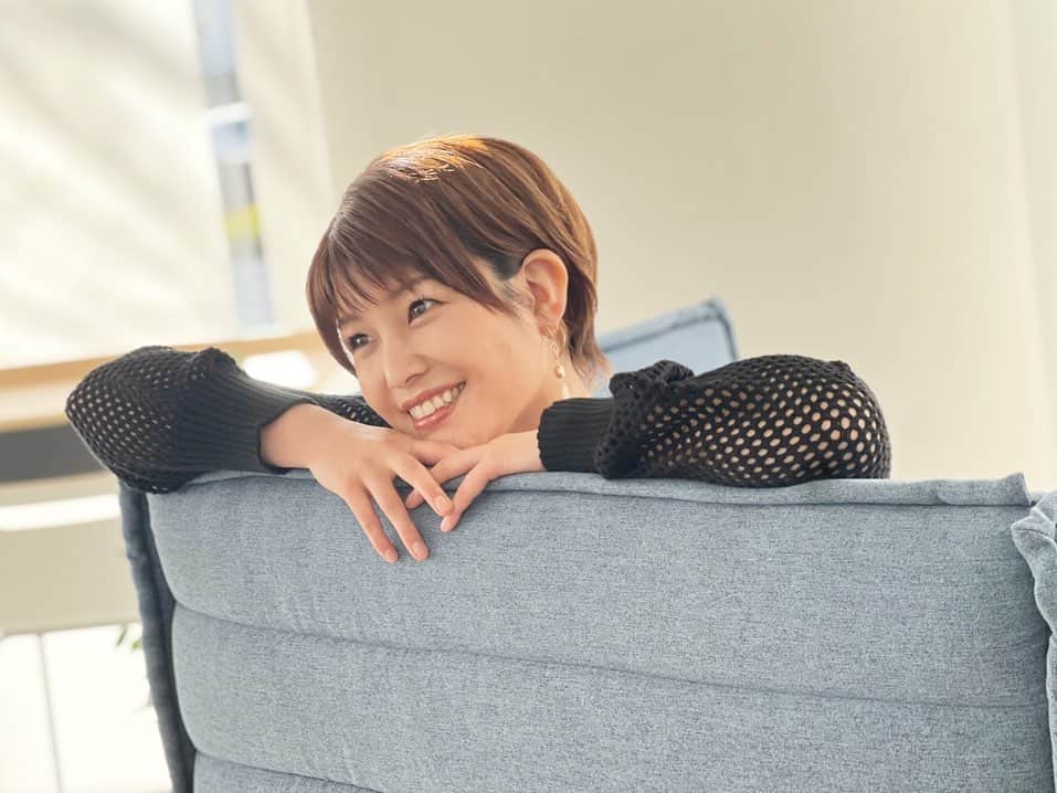 内村麻美さんのインスタグラム写真 - (内村麻美Instagram)「椅子からひょっこり♪♪」4月14日 9時25分 - asami___05