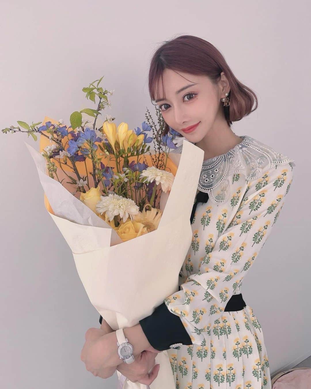 明日花キララのインスタグラム：「きいろいお花すき💐 おようふくと合わせたよ🌼💛」