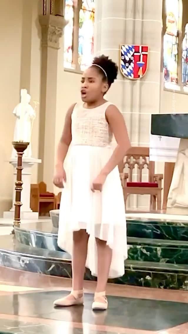 のインスタグラム：「How awesome is this young superstar?! #WomenCrushingitWednesday  #repost @nowthisnews A 10-year-old who set the Guinness World Record for the youngest opera singer in the world sings Mozart’s 'Der Holle Rache,’ one of the most difficult arias to sing, even with her vocal range.」