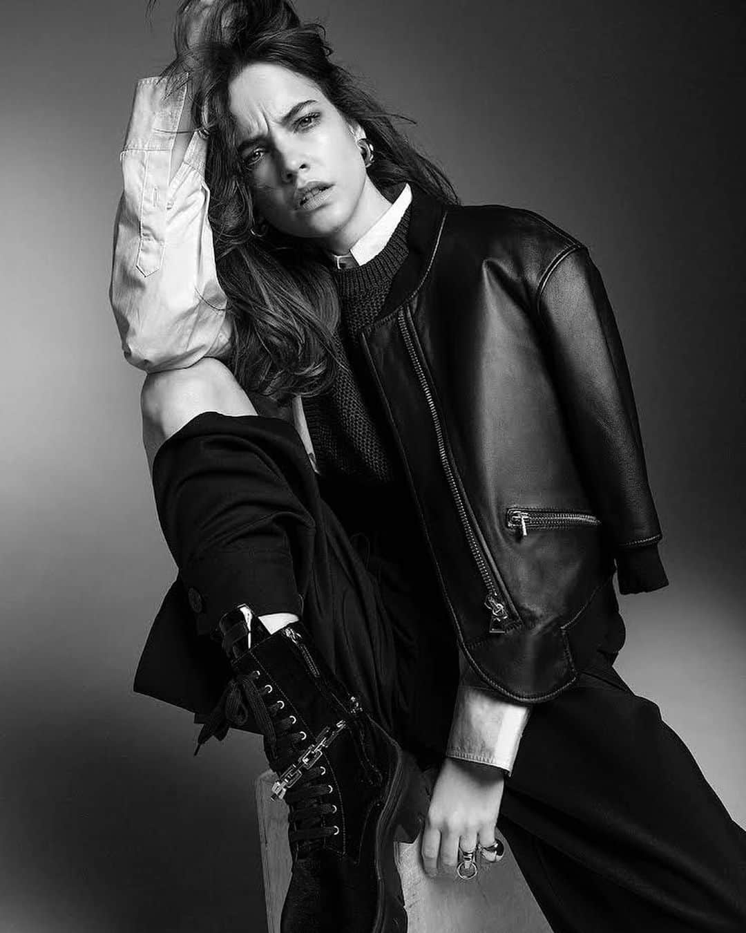 バルバラ・パルヴィンのインスタグラム：「New cover story w @amicamagazine out now 🤗」
