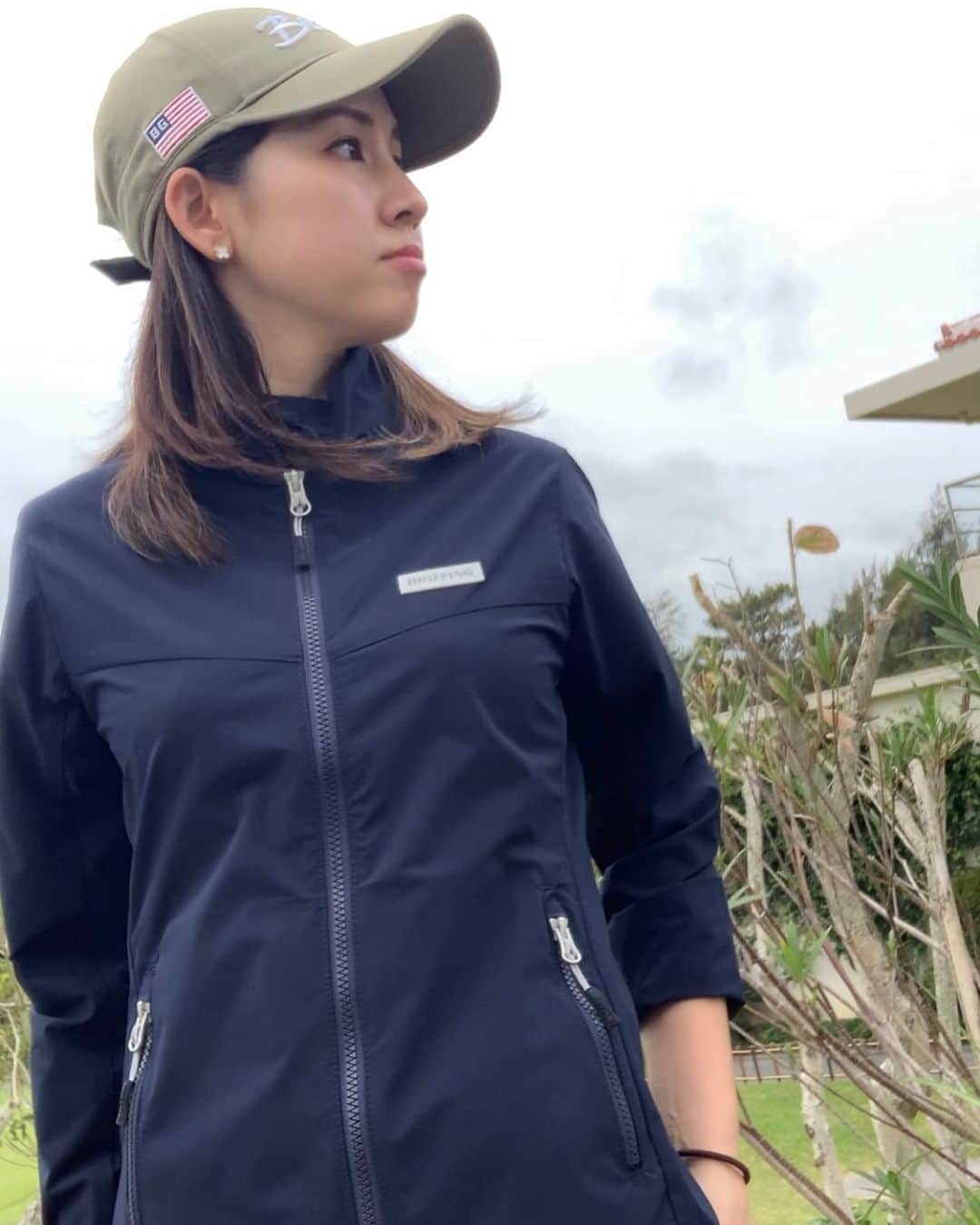 桒原えりかのインスタグラム：「ちょっと肌寒い時には 動きやすいストレッチ効いたウィンドブレーカー✨  .  🧢👚🩳  @briefing_official #briefinggolf #azas #ゴルフスイング #ゴルフ女子 #lpga #jlpga #高尔夫 #골프 #golf #golfswing #ゴルフウェア #コーデ #golflife #golflifestyle #女子プロゴルファー #プロゴルファー」