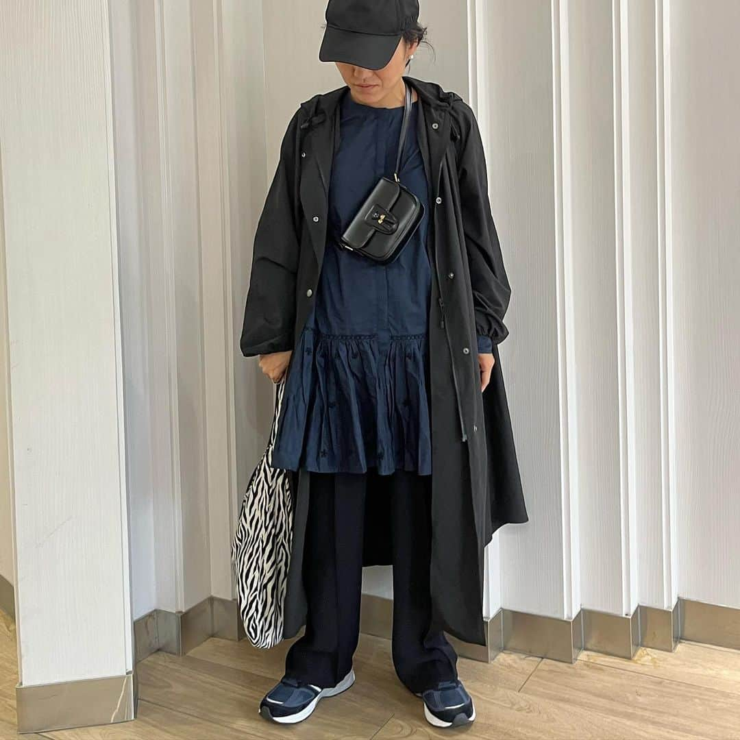 金子綾さんのインスタグラム写真 - (金子綾Instagram)「today's... #ootd  #akcloset   一日中リースの時はレインコートとハットとスニーカーが必須。 傘は好きだけど、ささない😂」4月14日 18時20分 - ayaaa0707