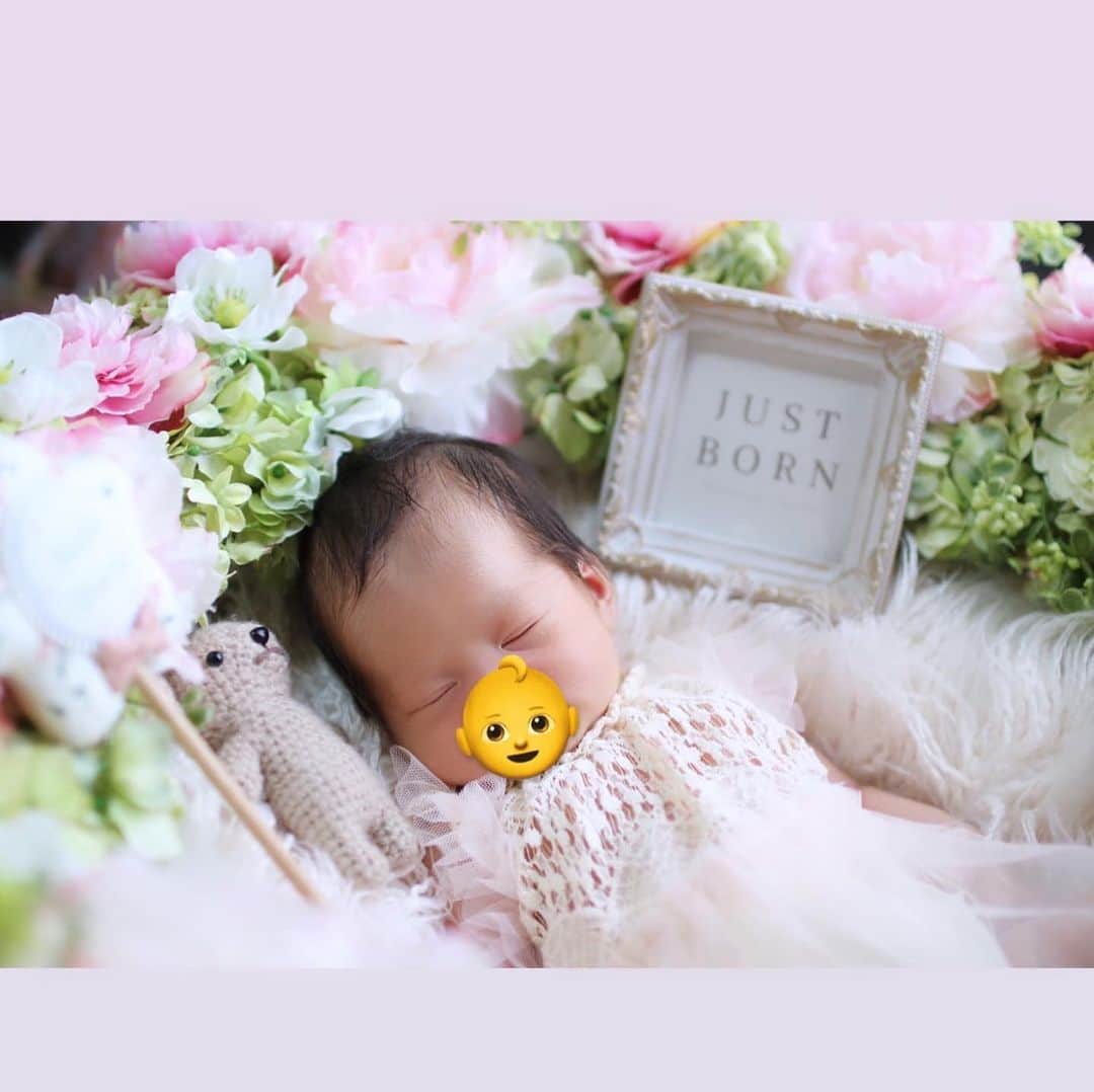 中島遥のインスタグラム：「ご報告です(^^)  先日、3055gの女の子を出産致しました👶✨  中々大変なお産で、忘れられない出産となりましたが、無事に娘に会うことが出来て良かったです☺️！ 夫とも出産後会う事ができて本当に良かった😆✨  まだまだ分からない事だからですが、娘と共に成長していけたらと思います☺️  #justborn#里帰り出産#赤ちゃん #出産#ニューボーンフォト#女の子ベビー#新米ママ#portrait#ロケ#ファインダー越しの私の世界#東京カメラ部#カメラ#一眼レフ#カメラ女子#いいね#コメント#ありがとうございます」
