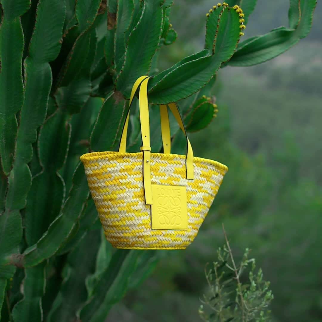 ネッタポルテのインスタグラム：「BOHEMIAN REVELRY: Be transported to the sunny shores of the Balearic Islands with @Loewe Paula’s Ibiza.  Tap the link in bio to shop at #NETAPORTER.」