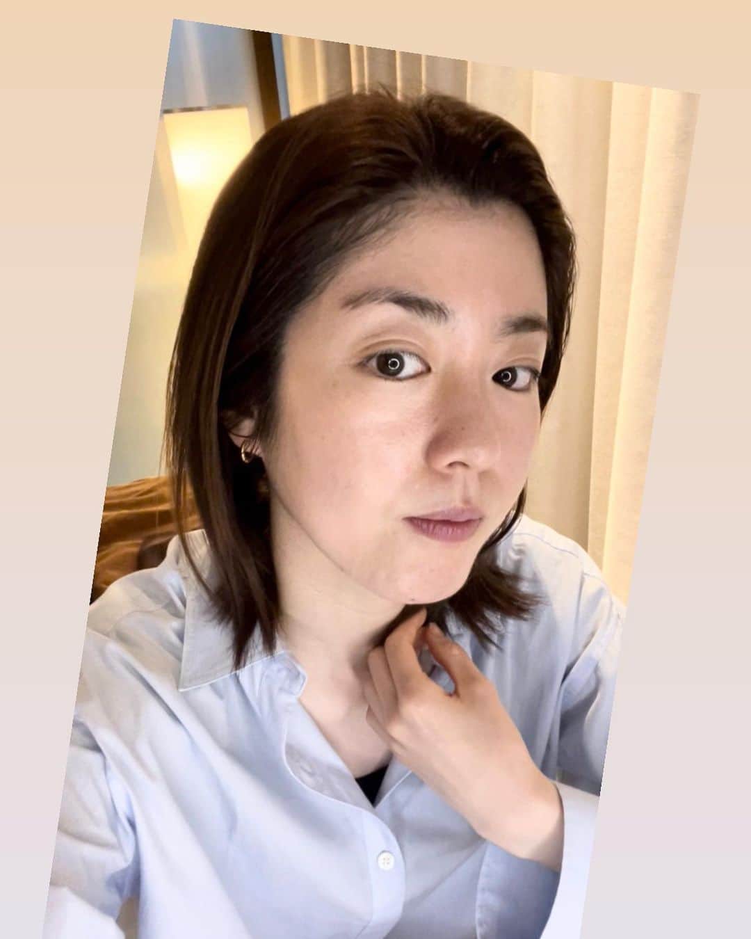 のインスタグラム：「. 見苦しい自撮りを失礼します… 先日仕事の前に @ginza_kogao_labo に行って、 お肌のケアとヘッドマッサージ、姿勢矯正などなど。 フルコースをしてもらいに行ってきました🥺 普段のテレワークと解説などのお仕事で、 目も体ももうバキバキ…笑 スキンケアと小顔矯正だけじゃなくて、 姿勢矯正なども一気にできるので嬉しい💓 色んなスキンケアをしてお肌がツルンツルンに🥹 この後の解説のお仕事は万全な状態で👌✨笑 いつもありがとうございます♪  #ginzakogaolabo #巣鴨に移転 #小顔矯正 #スキンケア #巻き肩 #姿勢矯正」