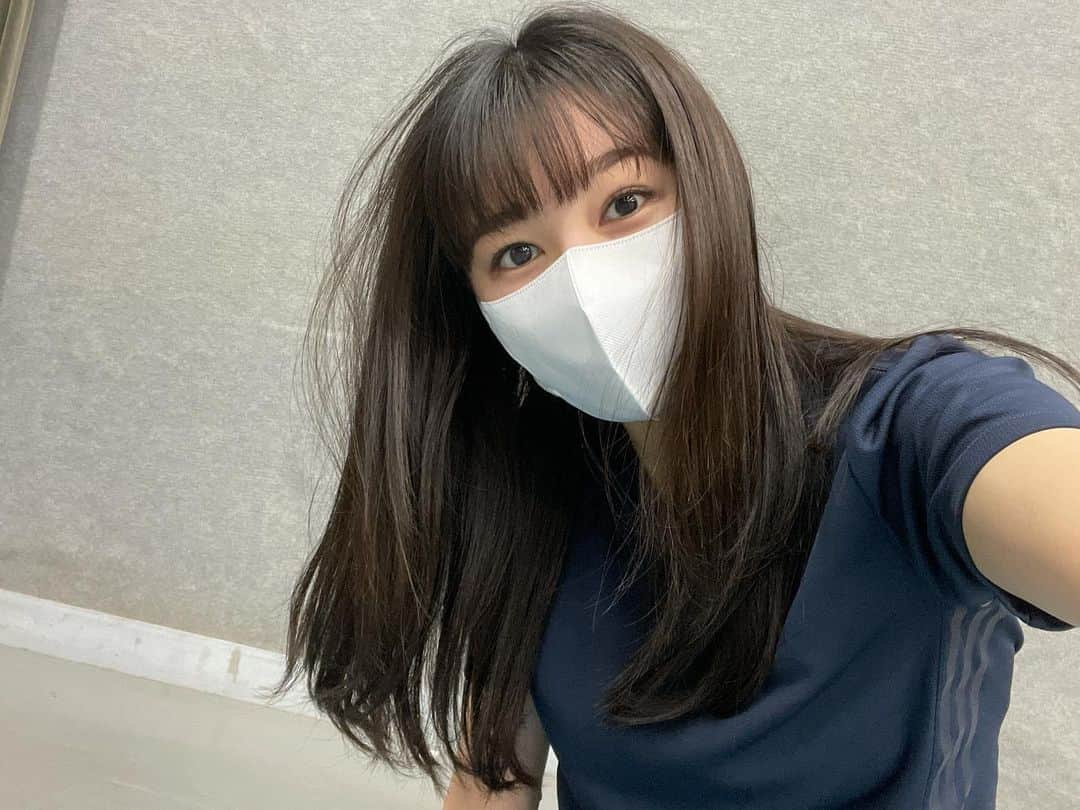 桜井日奈子さんのインスタグラム写真 - (桜井日奈子Instagram)「髪ボサボサじゃ🦱 今日も舞台「富美男と夕莉子」の稽古です🙋‍♀️ あと3週間後くらいには幕が開くのかと思うとドキドキします。  今夜20:05〜NHK第1ラジオ「東京03の好きにさせるかッ!」 東京03さんとコントしたりしてます！ ぜひ聞いてください⭐️  #富美男と夕莉子 #とみゆり #東京03の好きにさせるかッ！」4月14日 10時22分 - sakurai.hinako_official