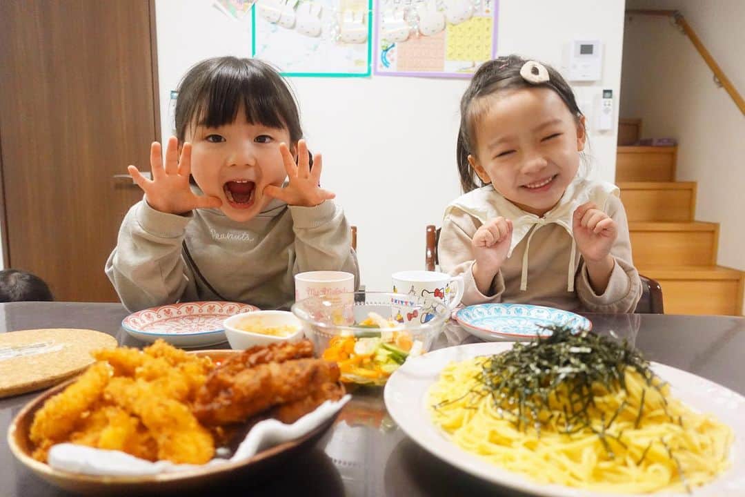 ゆうひなたのインスタグラム：「. . . おうちサイゼ再現パーティ 楽しかったなぁ😬❤️❤️ また食べたい🤤🫧. . . みんなのサイゼイチオシメニューは なんですか？🥴🤍 おかんはアラビアータが大好き😚. . . . .」