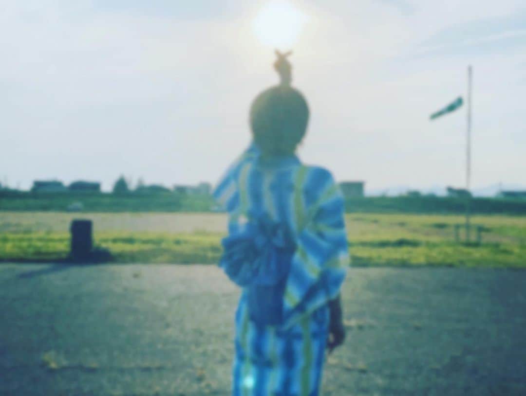 西山茉希さんのインスタグラム写真 - (西山茉希Instagram)「ばか嬉しい。  夏の空に感動が倍倍返しされる。 吉報すぎる吉報が届いた昨日。  不死鳥が舞う。 ごーぎにでっけく、 響くこって。  #長岡花火 #信濃川 #平和への祈り  帰らんきゃらてが✨🎇✨  開催決定をしてくれた故郷へ感謝します。」4月14日 11時05分 - maki.nshiyama50