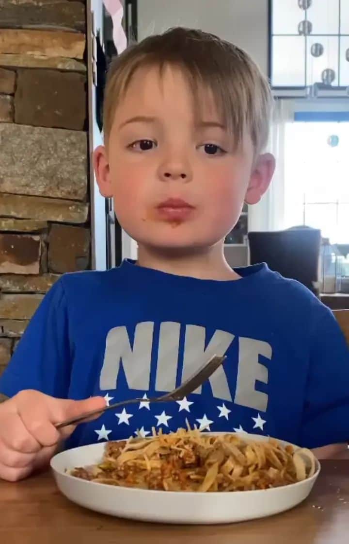 のインスタグラム：「This is my favorite Insta post ever…but I’m biased I’m his mother.   REPOST @joshbkelley Sometimes I wonder when he’s quiet what’s going on inside his brain and then he says stuff like this and I don’t have to wonder anymore😂🤣😂🤣」