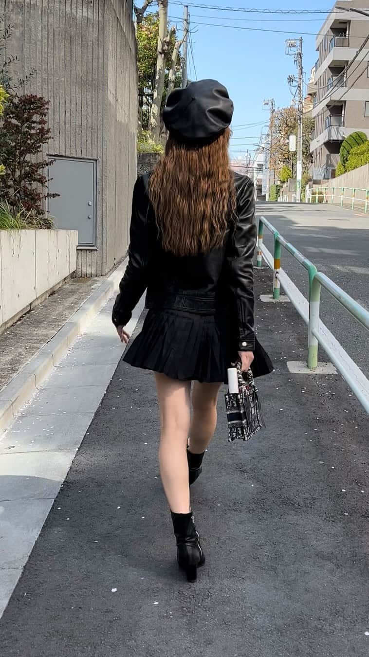 大迫麗香のインスタグラム：「歩いてみたシリーズ✨ お外でも常に歩き方意識✨ 足痩せは正しい歩き方から☺️  #ベストボディ #プライベートジム #美尻 #美ボディ #トレーニングウェア #美ボディコンテスト #ベストボディジャパン  #腹筋女子 #bikinifitness  #コンテスト  #美ボディ #恵比寿ジム #子連れok #産後トレーニング #ブーティビルダー #子連れフィットネス #食事管理  #ベストボディへの道 #ボディメイク女子 #プレ花嫁 #花嫁ダイエット #女性専用ジム」
