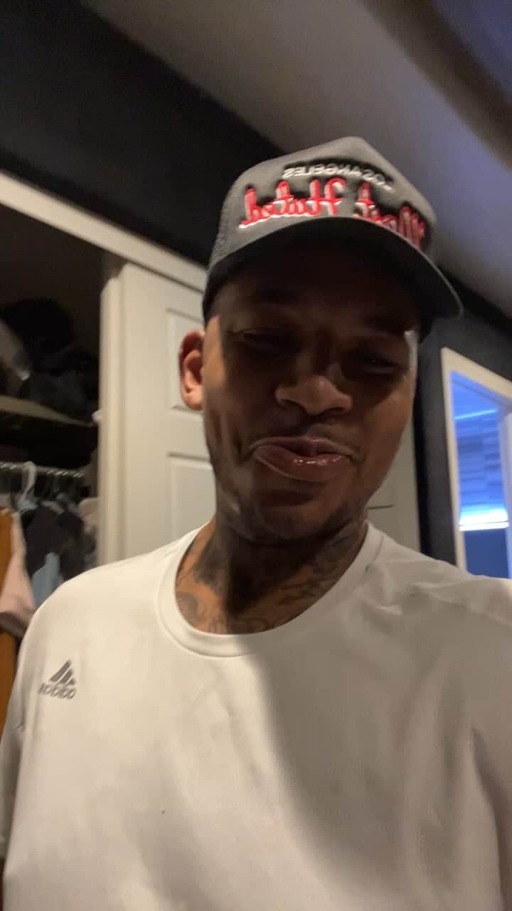 ニック・ヤングのインスタグラム：「All Liquor Store Team and MVP 😂😂😂😂😂」