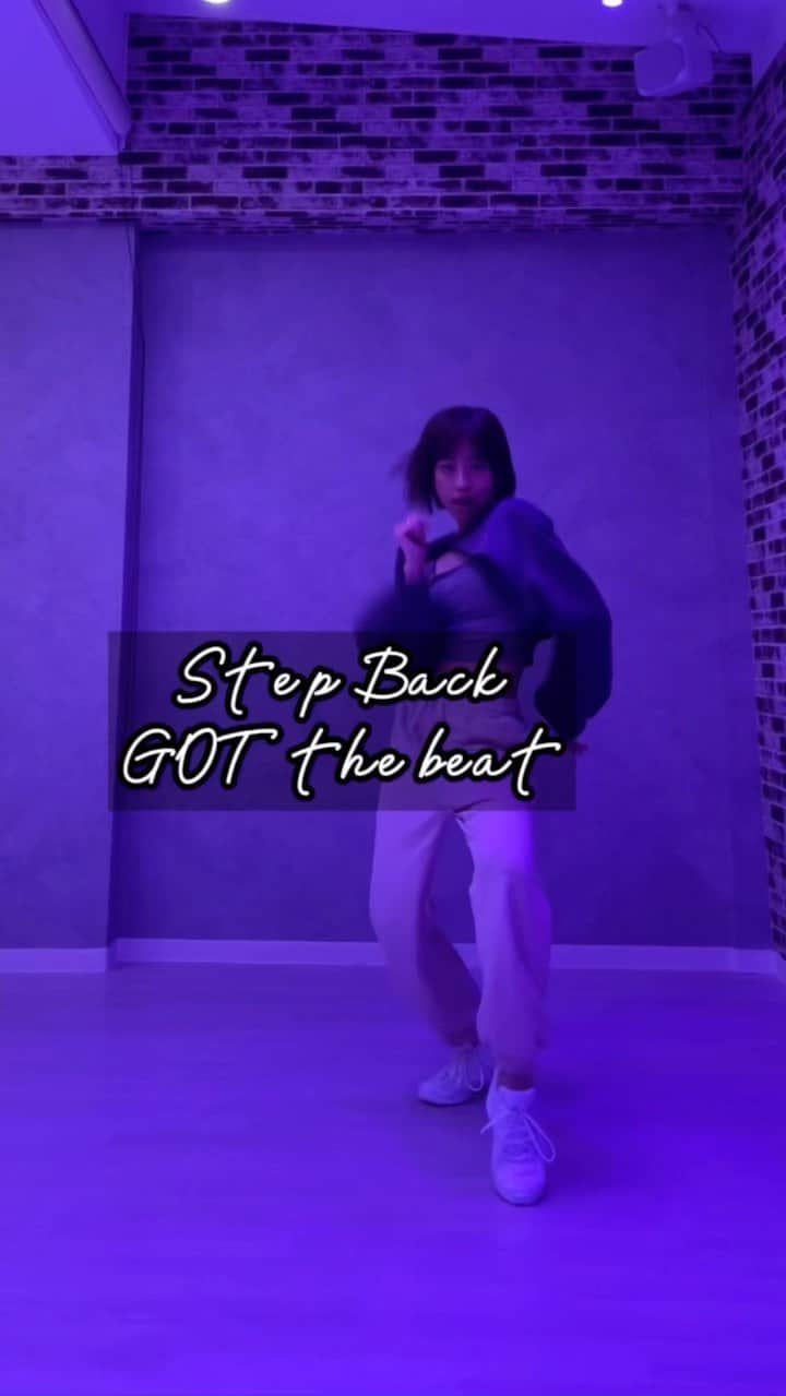 DJ YURiAのインスタグラム：「Step Back / GOT the beat   アイドルらしい可愛い振付も好きだけど、実はHIPHOPの方が好きです🤤 まだ完成度低いから踊り込まなければ💪🏻 これは再来週やりまーす🙆🏻‍♀️  #gotthebeat #stepback #kpop #kpopdance #kpopdancecover #kpop好きな人と繋がりたい #踊ってみた #ピラティスインストラクター」