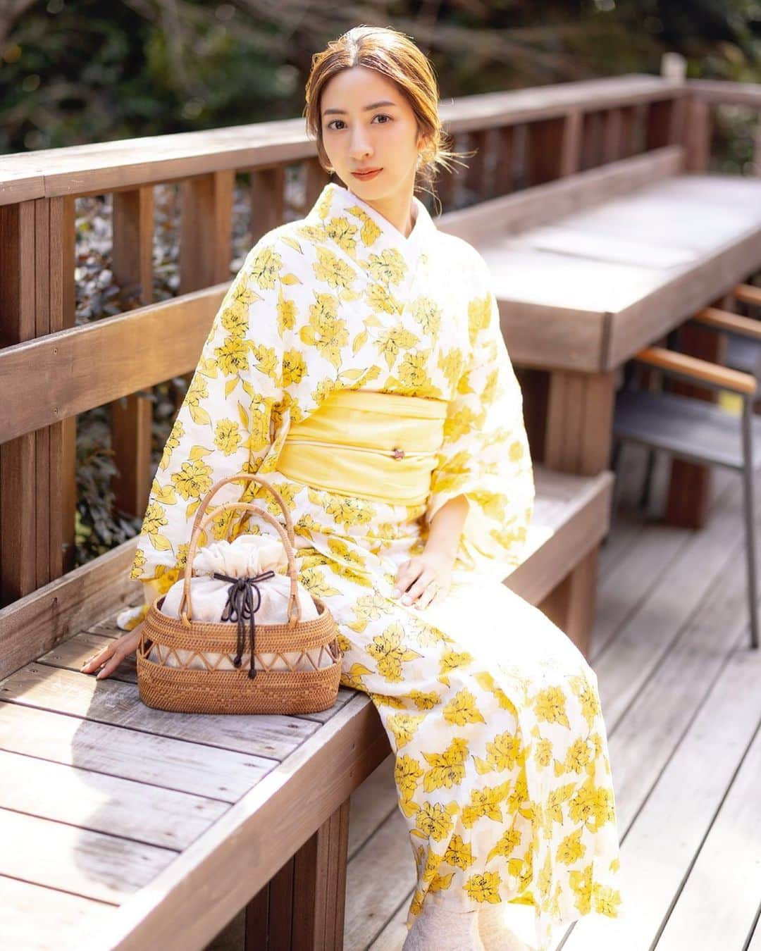 谷澤杏奈さんのインスタグラム写真 - (谷澤杏奈Instagram)「🌼  当館は、リピーター様が有難いことに多いので 今の板前さんに変わってから相談して 毎月メニューを変えることにしました🥢  いつ来てもお食事にご満足いただけるように そして、目でも舌でも楽しんで頂ける そんな献立づくりをしています！  私はまだまだ勉強不足なので 板前さんに色々教えてもらいながら 何か新しい事、アイディアなど出している日々です😌  今後は、お野菜もオーガニック野菜を取り入れ バージョンアップしていく予定です🥬🥕🍅  魚判の進化！今年もお見逃しなくっ💡👏🏼  今日は、釜飯のセットを購入したので それを使って新メニューの試作です🙋🏽‍♀️  来月から釜飯プランがスタートするかも？  みなさんお楽しみに〜♨️  #新しいプラン #目でも舌でも楽しめる料理 #旅館 #魚判 #旅館魚判 #湯河原 #若女将 #おもてなし #着物  .」4月14日 17時33分 - anna.uohan