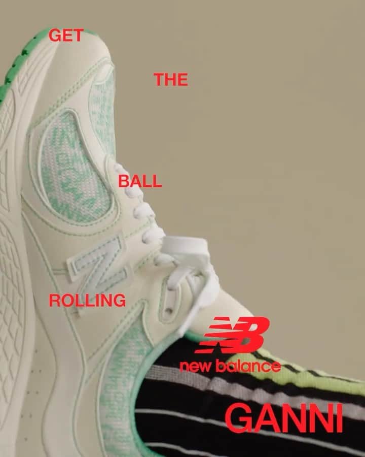のインスタグラム：「Get the ball rolling.  @newbalance @ganni」