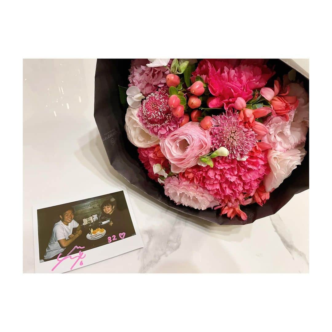 後藤晴菜さんのインスタグラム写真 - (後藤晴菜Instagram)「遠征前に夫から💐 早速今日、年齢を答えなければいけないシーンがあり、 またひとつ歳を重ねたことを実感しました🤣  #birthday #サイン初めてもらいました🤭」4月14日 17時39分 - haruna_goto
