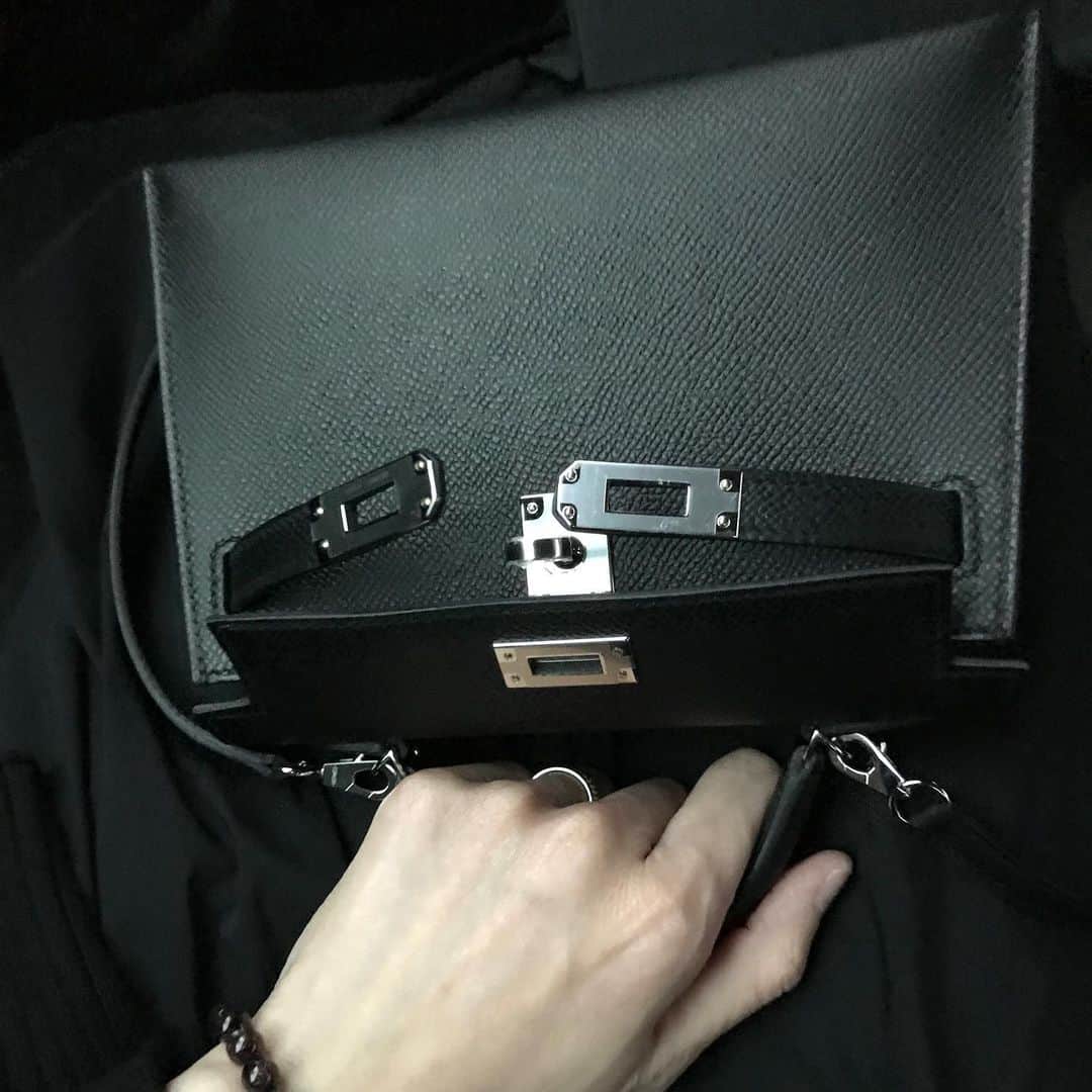 Matildaのインスタグラム：「All black」