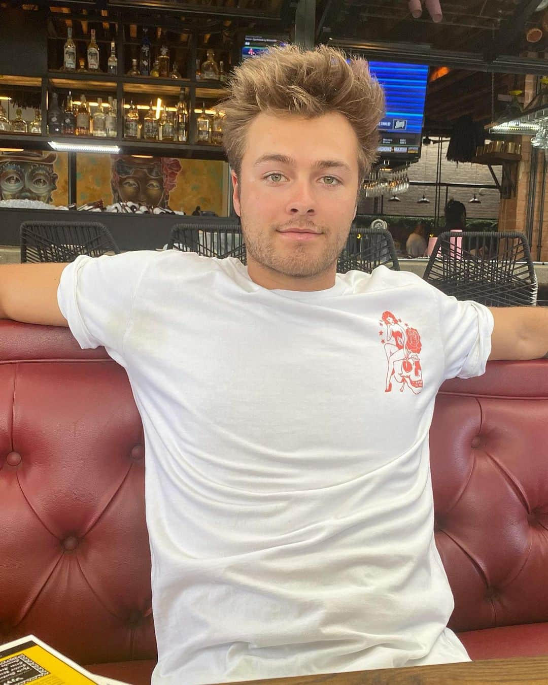 ペイトン・マイヤーさんのインスタグラム写真 - (ペイトン・マイヤーInstagram)「When you spot the margarita tray en route」4月15日 4時27分 - peytonmeyer