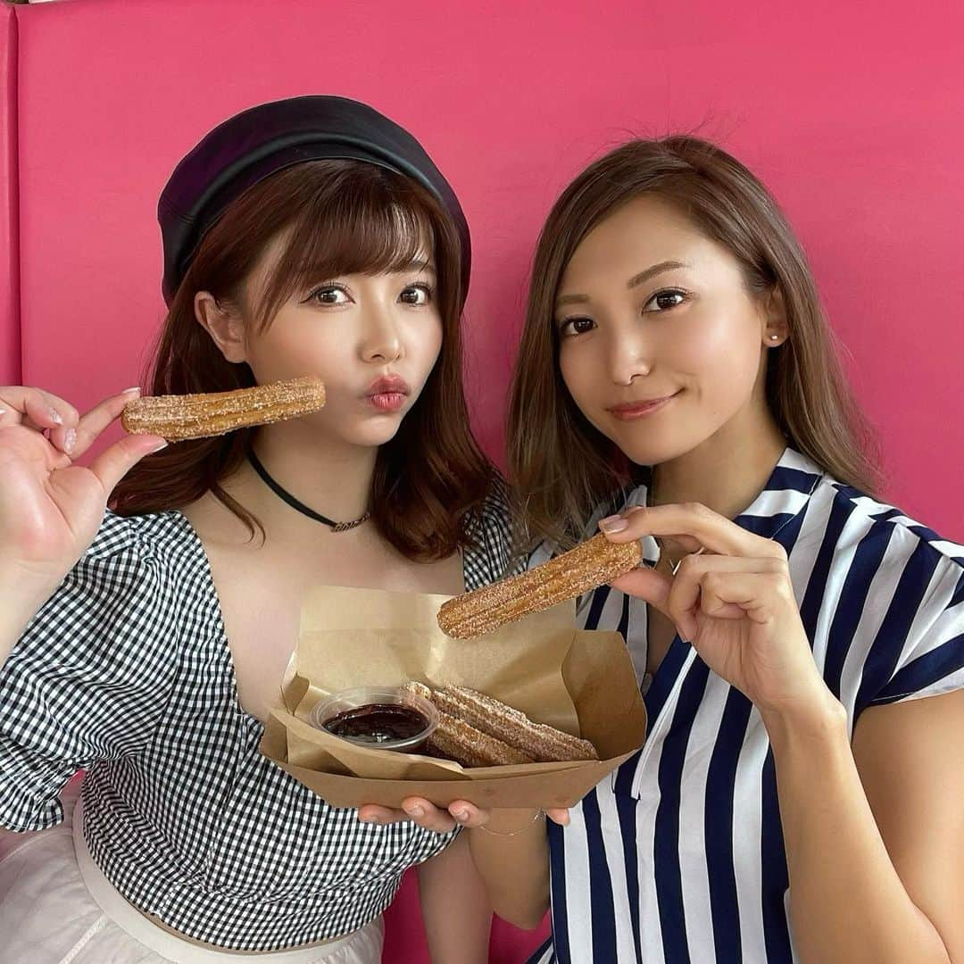 市原彩花さんのインスタグラム写真 - (市原彩花Instagram)「Enjoyed Mexican food at Somerset 313🌮🇲🇽  サマセット313の外(H&Mの前)にメキシカン @chimis_sg が今週オープン💘 お店もカラフルでテンション上がる🥰 立地最強だから、お買い物の合間にサクッと来れちゃう🥳 なによりナチョスはお肉ゴロゴロ入ってるし、ケサディーヤは過去一美味しかった😍❤️‍🔥  #mexicanfood#mexicanrestaurant#chimissg#シンガポールグルメ#singapore#シンガポール#singapura#海外生活#海外旅行#海外移住#シンガポール生活#싱가포르#新加坡#somerset#somerset313」4月14日 20時27分 - ayaka_ichihara